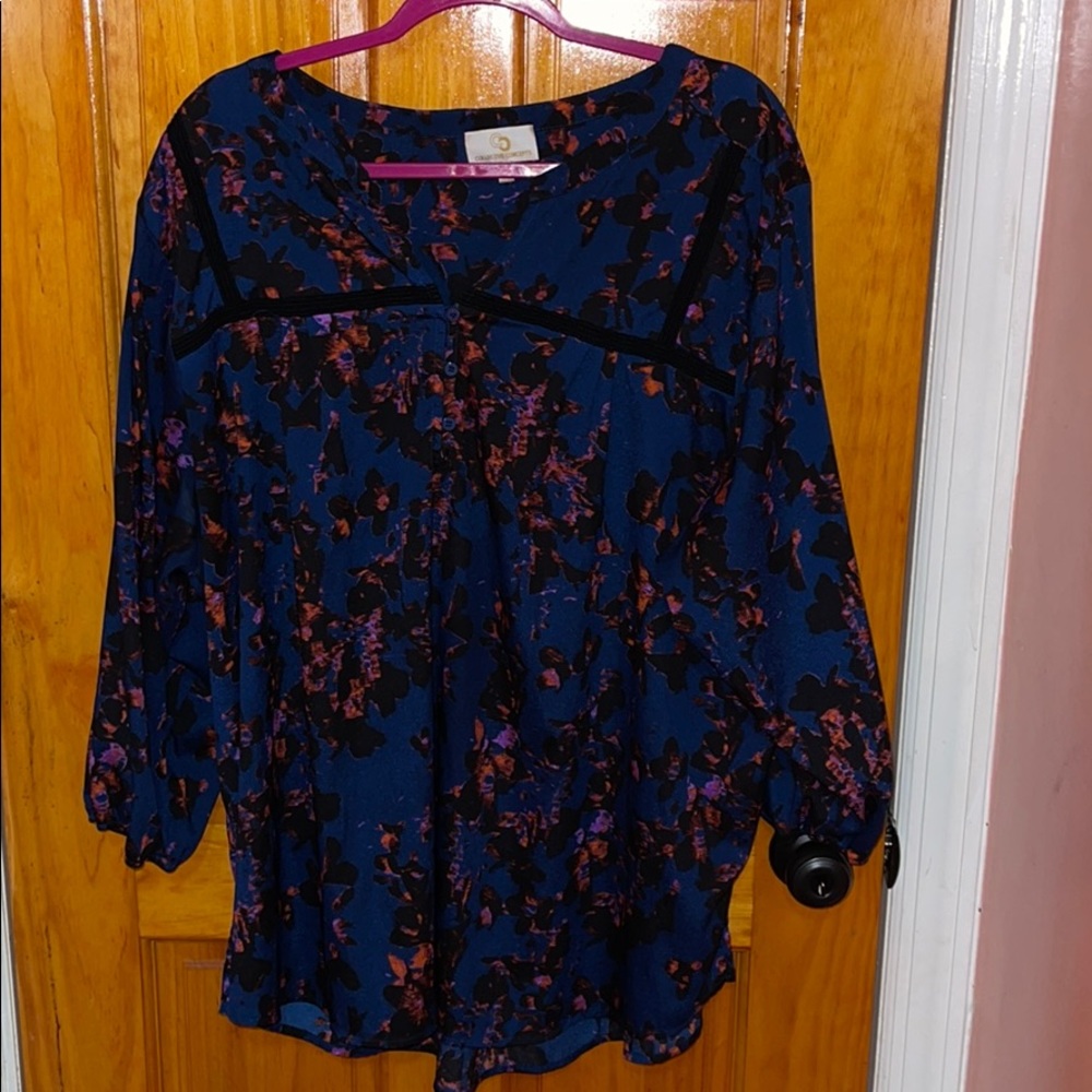 Plus size -Blue patterned blouse